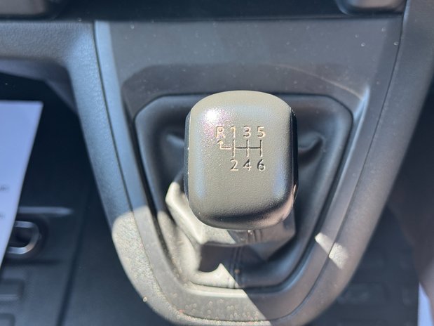 Vauxhall Vivaro SWB L1H1 Low Roof Pro 2700 Air Con Cruise Sensors EURO 6 34