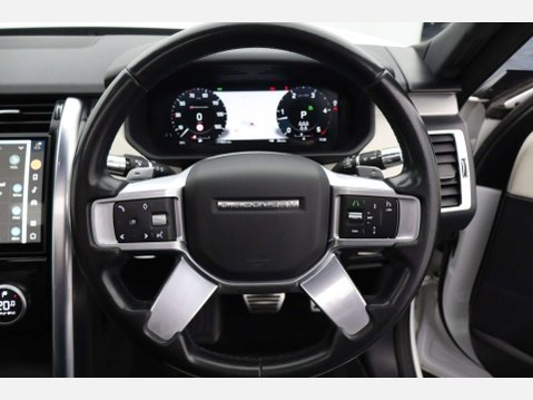 Land Rover Discovery 3.0 Discovery R-Dynamic SE D MHEV Auto 4WD 5dr 46