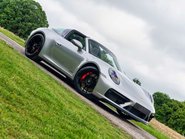 Porsche 911 Targa 4 GTS PDK 19