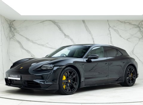Porsche Taycan Turbo S Cross Turismo 6