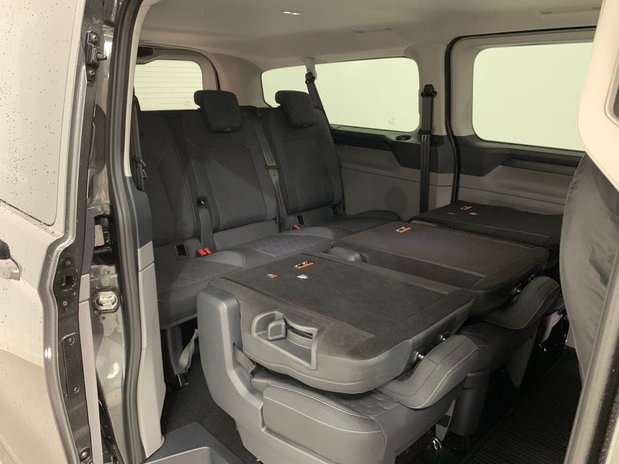 Ford Transit Custom 320LWB 9 Seat Kombi Titanium *new* 19