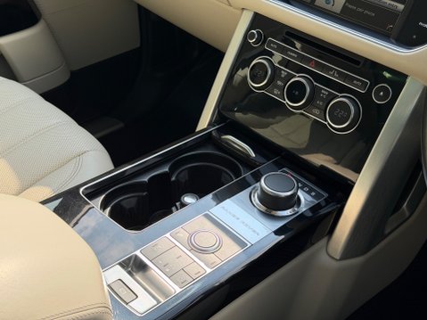 Land Rover Range Rover TDV6 VOGUE SE 24