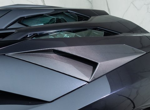 Lamborghini Aventador S LP 740-4 Roadster 33