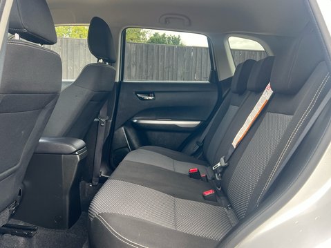 Suzuki Vitara SZ-T BOOSTERJET MHEV 9