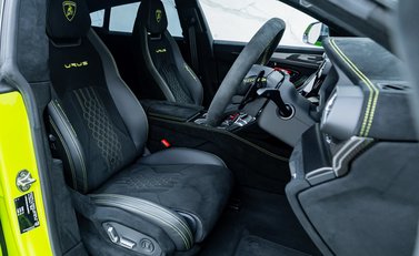 Lamborghini Urus PERFORMANTE 15