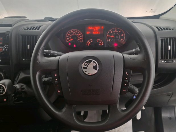 Vauxhall Movano Vauxhall Movano 3500 L3 Diesel FWD 2.2 Turbo D 140ps H2 Dynamic Van 17