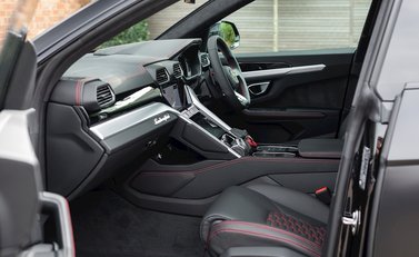 Lamborghini Urus 16