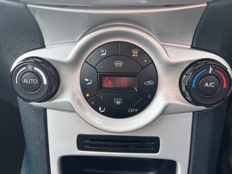 Ford Fiesta TITANIUM 26