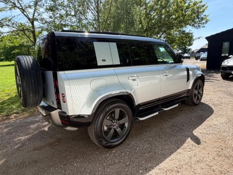 Land Rover Defender X-DYNAMIC S MHEV 18