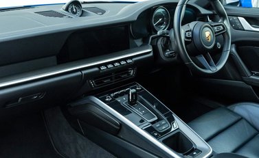 Porsche 911 Carrera (992) 12