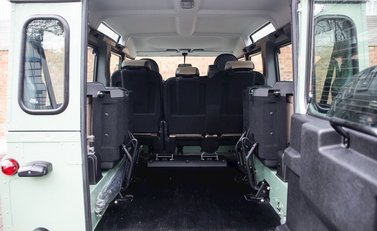 Land Rover Defender 110 Heritage Station Wagon 30