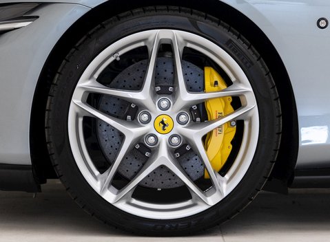 Ferrari Roma 8