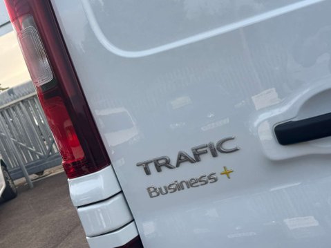 Renault Trafic 2.0 dCi ENERGY 28 Business+ Panel Van 5dr Diesel Manual SWB Standard Roof E 15