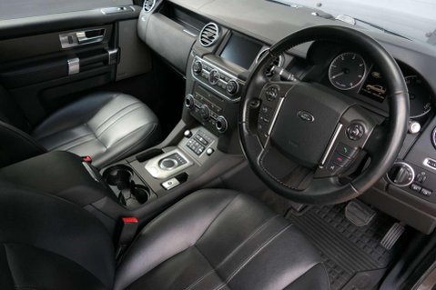 Land Rover Discovery SDV6 SE TECH 8