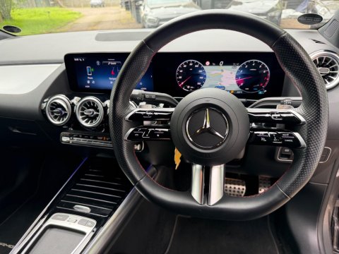 Mercedes-Benz GLA GLA 200 AMG LINE PREMIUM 52