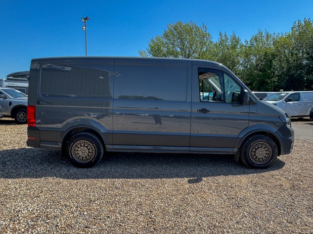 Volkswagen Crafter MWB L2H2 [SOLD MT] Low Roof Trendline Cr35 Air Con Alloys Sensors EURO 6 5