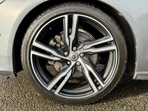Volvo V90 2.0 D4 R-Design Auto Euro 6 (s/s) 5dr 24