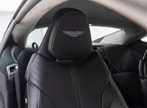 Aston Martin DB11 V8 11