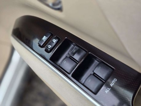 Toyota Estima Auto+Petrol+8Seater+Ulez 24