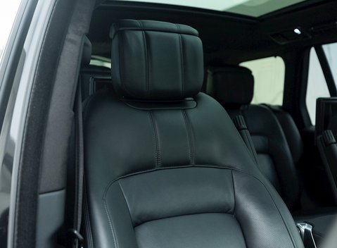 Land Rover Range Rover P400e Autobiography 11