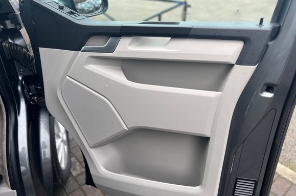 Volkswagen California BEACH 2.0 TDI AUTO CAMPERVAN 36