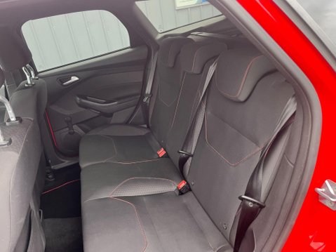 Ford Focus 1.0T EcoBoost ST-Line Euro 6 (s/s) 5dr 39