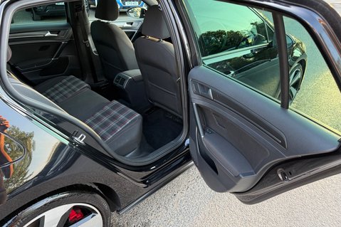 Volkswagen Golf GTI PERFORMANCE TSI DSG - PANORAMIC SUNROOF  30
