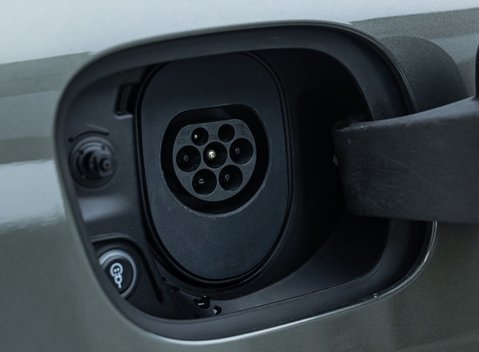 Porsche Macan 4 Electric 38