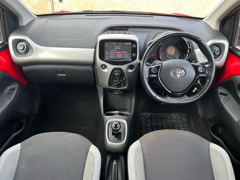 Toyota Aygo VVT-I X-PLAY X-SHIFT 10