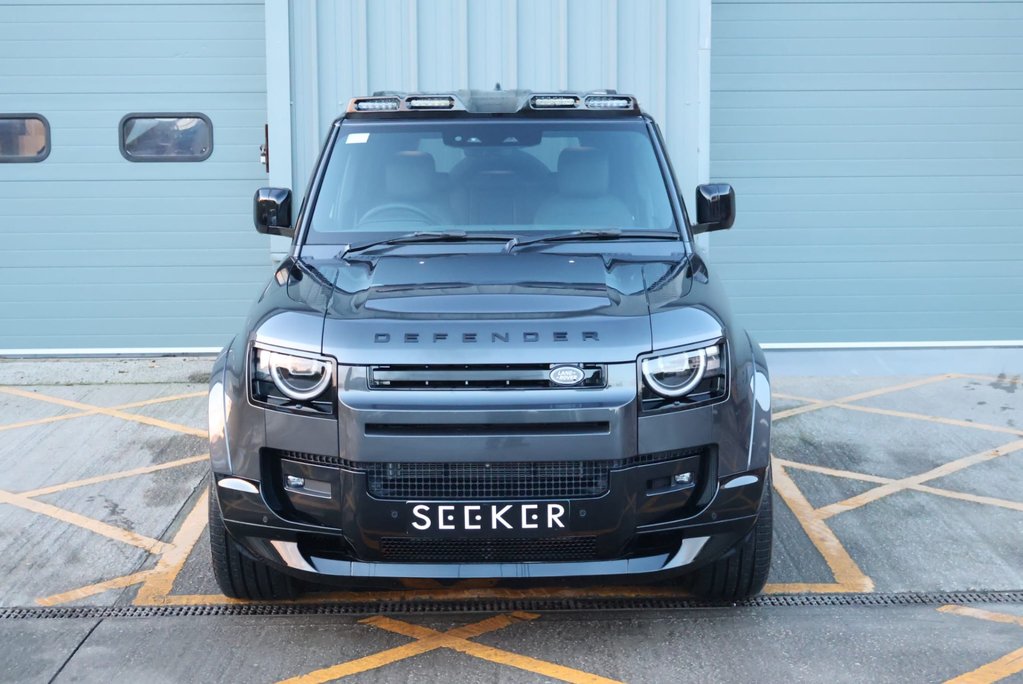 Land Rover Defender 110 2026  MODEL D350 HARD TOP X-DYNAMIC HSE SEEKER STYLED  REAR GENUINE SEATS 3