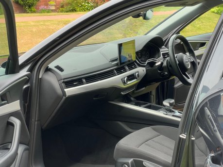 Audi A4 AVANT TFSI TECHNIK MHEV 8
