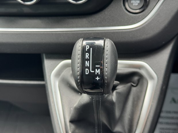 Renault Trafic Crew Cab AUTO LWB L2H1 Low Roof Sport LL30 Air Con Alloys Sensors EURO 6 45