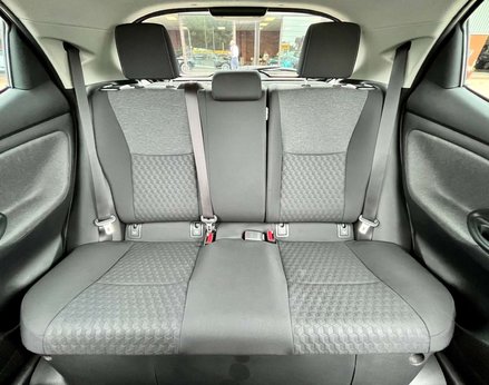 Toyota Yaris 1.5 Yaris Design HEV CVT 5dr 61