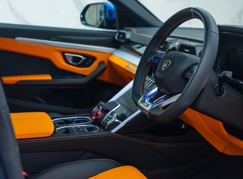 Lamborghini Urus 13