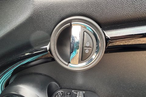 Mini Hatch COOPER 1.5 CHILLI LOOK! JUST 46000 MILES! SERVICE HISTORY! MINI CONNECTED 16