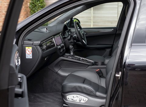 Porsche Macan Turbo 16