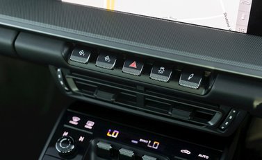 Porsche 911 Carrera 4S (992) 21