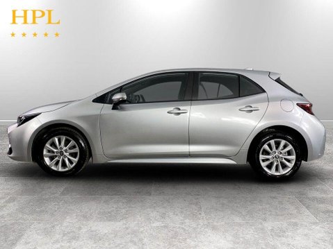 Toyota Corolla 1.8 VVT-h Icon Hatchback 5dr Petrol Hybrid CVT Euro 6 (s/s) (140 ps) 1 Owne 4