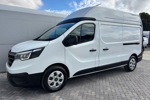 Renault Trafic LH30 Advance 150ps dCi Panel Van 2