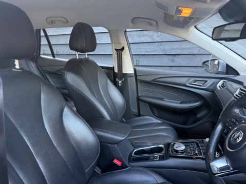 MG 5 MG5 Exclusive EV 5dr 28