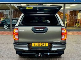 Toyota Hilux 2.8 HI-Luxury Invincible X D-4D 4WD Double Cab Auto 4WD 5dr 61
