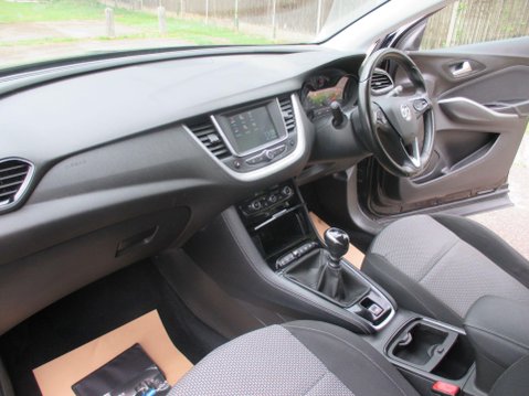 Vauxhall Grandland X 1.2 Turbo SE Euro 6 (s/s) 5dr 16