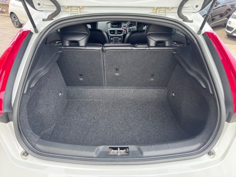 Volvo V40 D2 R-DESIGN NAV PLUS 10