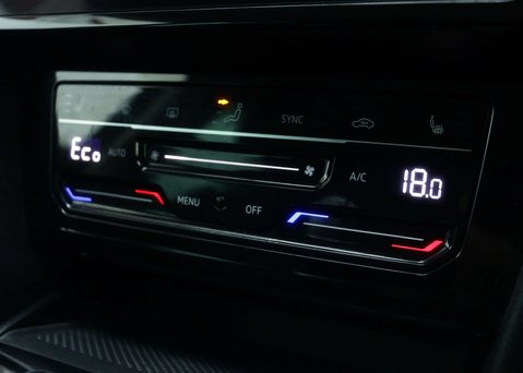 Volkswagen Passat 1.4 TSI 13kWh GTE Estate 5dr Petrol Plug-in Hybrid DSG Euro 6 (s/s) (218 ps 33