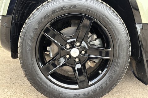 Land Rover Defender 110 D250 Hard Top SE MHEV - No VAT 33