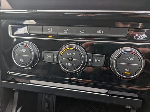 Volkswagen Golf GTE DSG 33