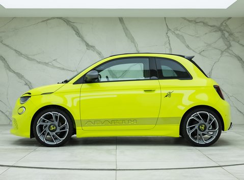 Abarth 500e Scorpionissima Cabrio 2