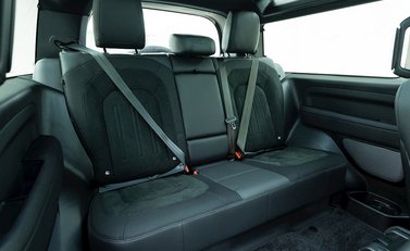 Land Rover Defender 90 V8 Bond Edition 12