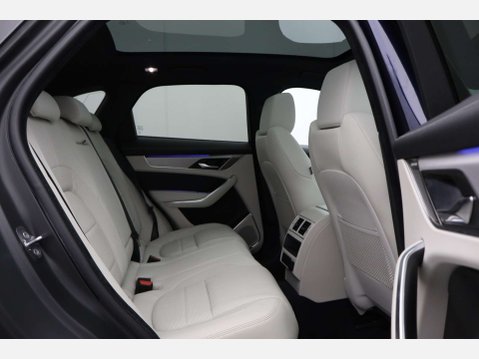 Jaguar F-Pace 2.0 F-Pace R-Dynamic SE Black PHEV AWD Auto 4WD 5dr 18