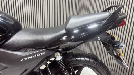 Honda CBF125 CBF125 2012 ONLY 6K MOT SERVICED ICONIC LEARNER BIKE 125CC 44